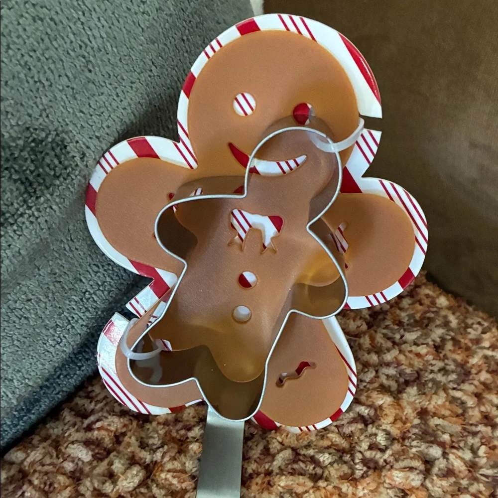 Cookie Cutter and Turner
